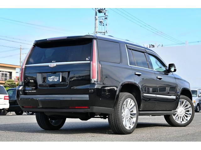 キャデラックエスカレード プラチナム　２０１８年モデル　正規ディーラー車　サンルーフ　ブラウン本革シート　純正２２インチホイール　純正ナビフルセグＴＶ　バックカメラ　３６０°カメラ　ＡＣＣ　ＨＵＤ　フリップダウン＆ヘッドレストモニター（6枚目）