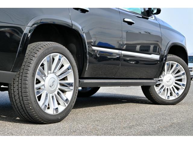 キャデラックエスカレード プラチナム　２０１８年モデル　正規ディーラー車　サンルーフ　ブラウン本革シート　純正２２インチホイール　純正ナビフルセグＴＶ　バックカメラ　３６０°カメラ　ＡＣＣ　ＨＵＤ　フリップダウン＆ヘッドレストモニター（8枚目）