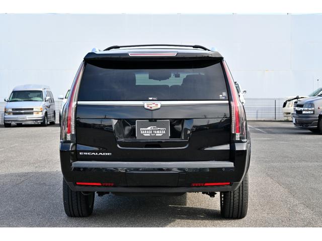 キャデラックエスカレード プラチナム　２０１８年モデル　正規ディーラー車　サンルーフ　ブラウン本革シート　純正２２インチホイール　純正ナビフルセグＴＶ　バックカメラ　３６０°カメラ　ＡＣＣ　ＨＵＤ　フリップダウン＆ヘッドレストモニター（9枚目）