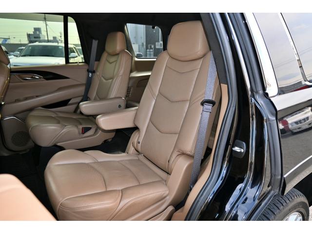 キャデラックエスカレード プラチナム　２０１８年モデル　正規ディーラー車　サンルーフ　ブラウン本革シート　純正２２インチホイール　純正ナビフルセグＴＶ　バックカメラ　３６０°カメラ　ＡＣＣ　ＨＵＤ　フリップダウン＆ヘッドレストモニター（14枚目）