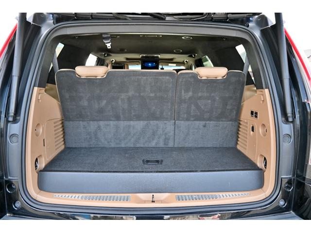 キャデラックエスカレード プラチナム　２０１８年モデル　正規ディーラー車　サンルーフ　ブラウン本革シート　純正２２インチホイール　純正ナビフルセグＴＶ　バックカメラ　３６０°カメラ　ＡＣＣ　ＨＵＤ　フリップダウン＆ヘッドレストモニター（17枚目）