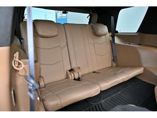 キャデラックエスカレード プラチナム　２０１８年モデル　正規ディーラー車　サンルーフ　ブラウン本革シート　純正２２インチホイール　純正ナビフルセグＴＶ　バックカメラ　３６０°カメラ　ＡＣＣ　ＨＵＤ　フリップダウン＆ヘッドレストモニター（22枚目）