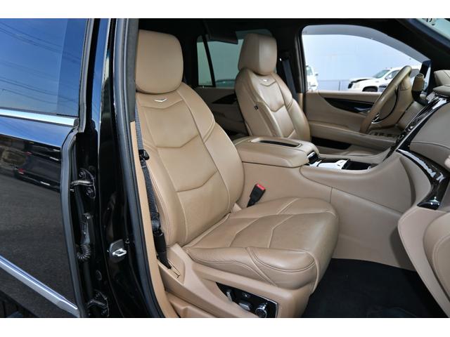 キャデラックエスカレード プラチナム　２０１８年モデル　正規ディーラー車　サンルーフ　ブラウン本革シート　純正２２インチホイール　純正ナビフルセグＴＶ　バックカメラ　３６０°カメラ　ＡＣＣ　ＨＵＤ　フリップダウン＆ヘッドレストモニター（24枚目）