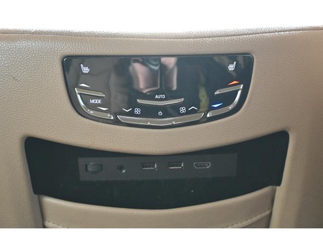 キャデラックエスカレード プラチナム　２０１８年モデル　正規ディーラー車　サンルーフ　ブラウン本革シート　純正２２インチホイール　純正ナビフルセグＴＶ　バックカメラ　３６０°カメラ　ＡＣＣ　ＨＵＤ　フリップダウン＆ヘッドレストモニター（32枚目）