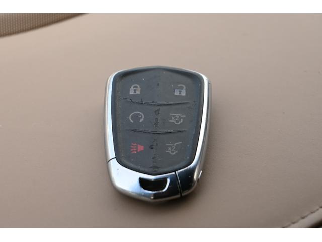 キャデラックエスカレード プラチナム　２０１８年モデル　正規ディーラー車　サンルーフ　ブラウン本革シート　純正２２インチホイール　純正ナビフルセグＴＶ　バックカメラ　３６０°カメラ　ＡＣＣ　ＨＵＤ　フリップダウン＆ヘッドレストモニター（44枚目）