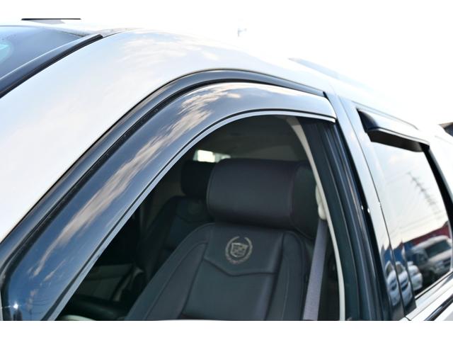 キャデラックエスカレード 　プラチナム　２０１１ｙモデル　新車並行　実走行証明書　専用ＬＥＤヘッドライト＆バンパーグリル＆２２インチホイール　サンルーフ　ブラウンココア本革シート　電動ステップ　フルセグＴＶナビ　バックカメラ（11枚目）