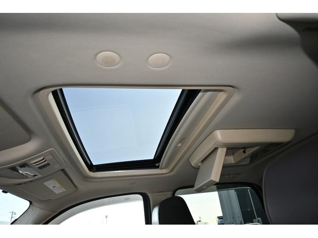 キャデラックエスカレード 　プラチナム　２０１１ｙモデル　新車並行　実走行証明書　専用ＬＥＤヘッドライト＆バンパーグリル＆２２インチホイール　サンルーフ　ブラウンココア本革シート　電動ステップ　フルセグＴＶナビ　バックカメラ（12枚目）