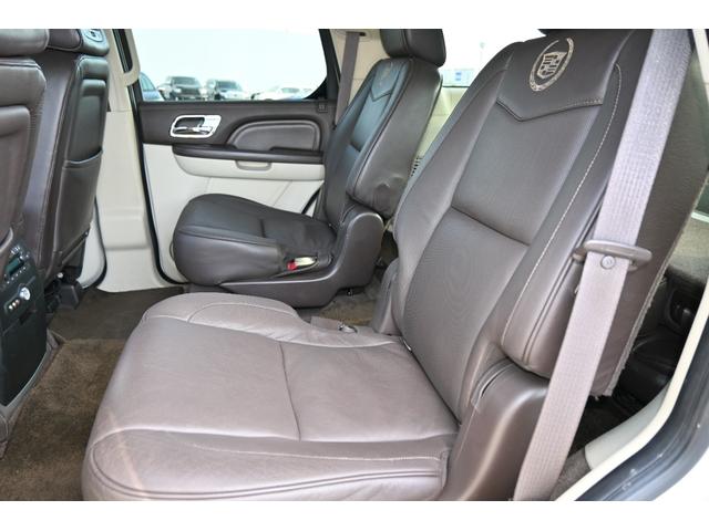キャデラックエスカレード 　プラチナム　２０１１ｙモデル　新車並行　実走行証明書　専用ＬＥＤヘッドライト＆バンパーグリル＆２２インチホイール　サンルーフ　ブラウンココア本革シート　電動ステップ　フルセグＴＶナビ　バックカメラ（15枚目）