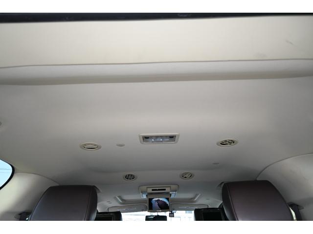 キャデラックエスカレード 　プラチナム　２０１１ｙモデル　新車並行　実走行証明書　専用ＬＥＤヘッドライト＆バンパーグリル＆２２インチホイール　サンルーフ　ブラウンココア本革シート　電動ステップ　フルセグＴＶナビ　バックカメラ（17枚目）