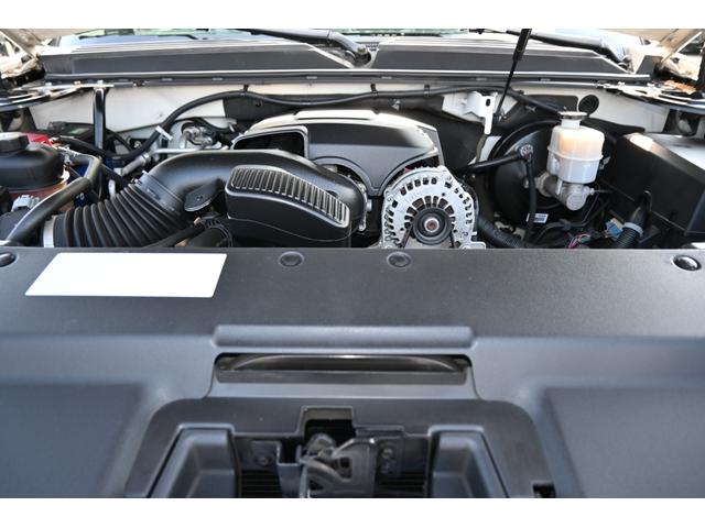 キャデラックエスカレード 　プラチナム　２０１１ｙモデル　新車並行　実走行証明書　専用ＬＥＤヘッドライト＆バンパーグリル＆２２インチホイール　サンルーフ　ブラウンココア本革シート　電動ステップ　フルセグＴＶナビ　バックカメラ（23枚目）