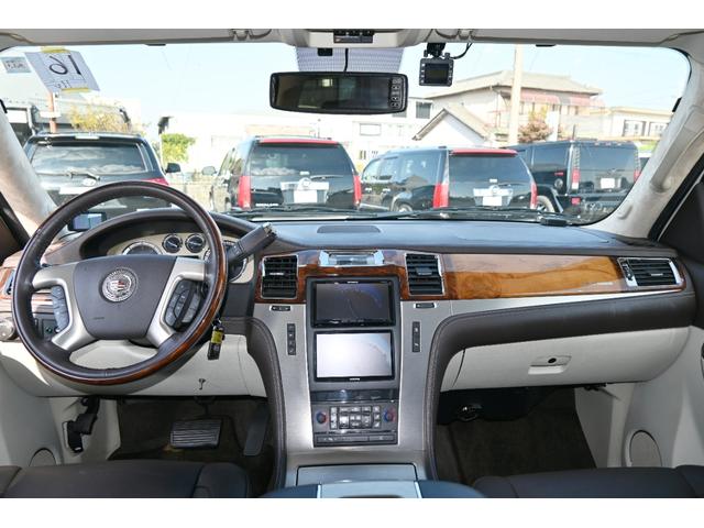 キャデラックエスカレード 　プラチナム　２０１１ｙモデル　新車並行　実走行証明書　専用ＬＥＤヘッドライト＆バンパーグリル＆２２インチホイール　サンルーフ　ブラウンココア本革シート　電動ステップ　フルセグＴＶナビ　バックカメラ（24枚目）