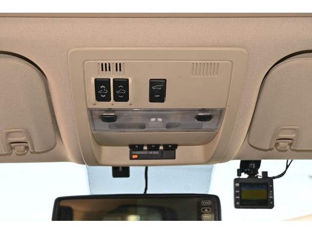 キャデラックエスカレード 　プラチナム　２０１１ｙモデル　新車並行　実走行証明書　専用ＬＥＤヘッドライト＆バンパーグリル＆２２インチホイール　サンルーフ　ブラウンココア本革シート　電動ステップ　フルセグＴＶナビ　バックカメラ（26枚目）