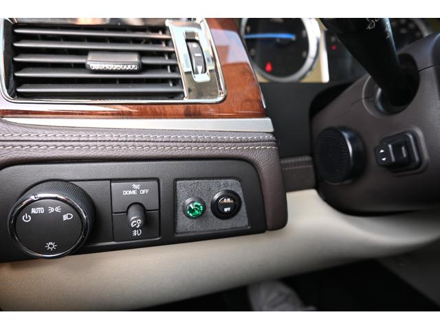 キャデラックエスカレード 　プラチナム　２０１１ｙモデル　新車並行　実走行証明書　専用ＬＥＤヘッドライト＆バンパーグリル＆２２インチホイール　サンルーフ　ブラウンココア本革シート　電動ステップ　フルセグＴＶナビ　バックカメラ（40枚目）