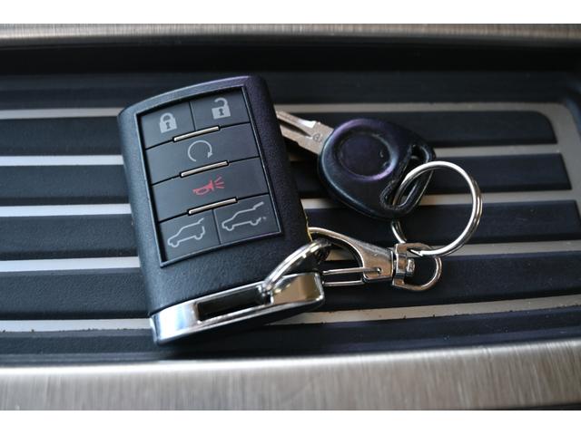 キャデラックエスカレード 　プラチナム　２０１１ｙモデル　新車並行　実走行証明書　専用ＬＥＤヘッドライト＆バンパーグリル＆２２インチホイール　サンルーフ　ブラウンココア本革シート　電動ステップ　フルセグＴＶナビ　バックカメラ（43枚目）