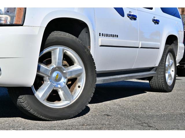 シボレーサバーバン 　ＬＴＺ　４ＷＤ　２００７ｙモデル　サンルーフ　ベージュ本革シート　フルセグＴＶナビ　純正２０インチホイール　シートヒーター＆パワーシート　バックカメラ　フリップダウンモニター　ＥＴＣ　ブルートゥース（2枚目）
