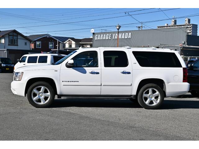シボレーサバーバン 　ＬＴＺ　４ＷＤ　２００７ｙモデル　サンルーフ　ベージュ本革シート　フルセグＴＶナビ　純正２０インチホイール　シートヒーター＆パワーシート　バックカメラ　フリップダウンモニター　ＥＴＣ　ブルートゥース（4枚目）