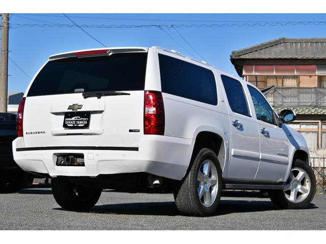シボレーサバーバン 　ＬＴＺ　４ＷＤ　２００７ｙモデル　サンルーフ　ベージュ本革シート　フルセグＴＶナビ　純正２０インチホイール　シートヒーター＆パワーシート　バックカメラ　フリップダウンモニター　ＥＴＣ　ブルートゥース（5枚目）