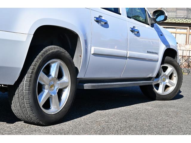 シボレーサバーバン 　ＬＴＺ　４ＷＤ　２００７ｙモデル　サンルーフ　ベージュ本革シート　フルセグＴＶナビ　純正２０インチホイール　シートヒーター＆パワーシート　バックカメラ　フリップダウンモニター　ＥＴＣ　ブルートゥース（7枚目）