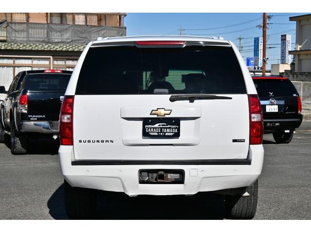 シボレーサバーバン 　ＬＴＺ　４ＷＤ　２００７ｙモデル　サンルーフ　ベージュ本革シート　フルセグＴＶナビ　純正２０インチホイール　シートヒーター＆パワーシート　バックカメラ　フリップダウンモニター　ＥＴＣ　ブルートゥース（8枚目）