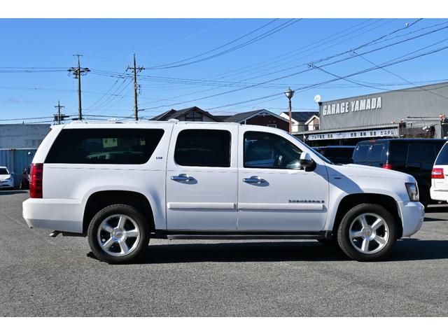 シボレーサバーバン 　ＬＴＺ　４ＷＤ　２００７ｙモデル　サンルーフ　ベージュ本革シート　フルセグＴＶナビ　純正２０インチホイール　シートヒーター＆パワーシート　バックカメラ　フリップダウンモニター　ＥＴＣ　ブルートゥース（9枚目）
