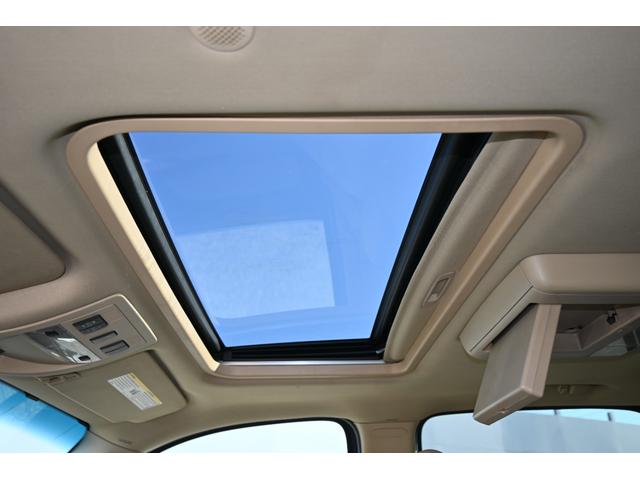 シボレーサバーバン 　ＬＴＺ　４ＷＤ　２００７ｙモデル　サンルーフ　ベージュ本革シート　フルセグＴＶナビ　純正２０インチホイール　シートヒーター＆パワーシート　バックカメラ　フリップダウンモニター　ＥＴＣ　ブルートゥース（10枚目）