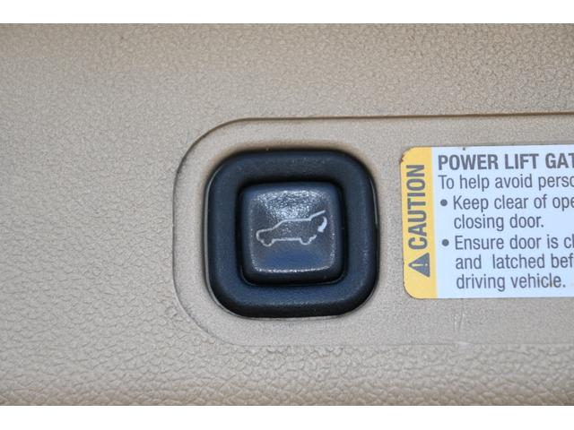 シボレーサバーバン 　ＬＴＺ　４ＷＤ　２００７ｙモデル　サンルーフ　ベージュ本革シート　フルセグＴＶナビ　純正２０インチホイール　シートヒーター＆パワーシート　バックカメラ　フリップダウンモニター　ＥＴＣ　ブルートゥース（16枚目）