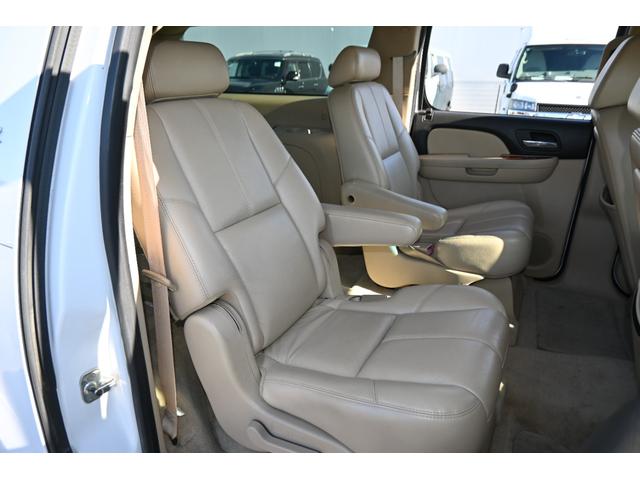 シボレーサバーバン 　ＬＴＺ　４ＷＤ　２００７ｙモデル　サンルーフ　ベージュ本革シート　フルセグＴＶナビ　純正２０インチホイール　シートヒーター＆パワーシート　バックカメラ　フリップダウンモニター　ＥＴＣ　ブルートゥース（17枚目）