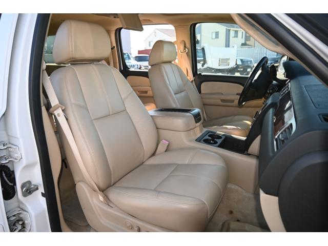 シボレーサバーバン 　ＬＴＺ　４ＷＤ　２００７ｙモデル　サンルーフ　ベージュ本革シート　フルセグＴＶナビ　純正２０インチホイール　シートヒーター＆パワーシート　バックカメラ　フリップダウンモニター　ＥＴＣ　ブルートゥース（18枚目）