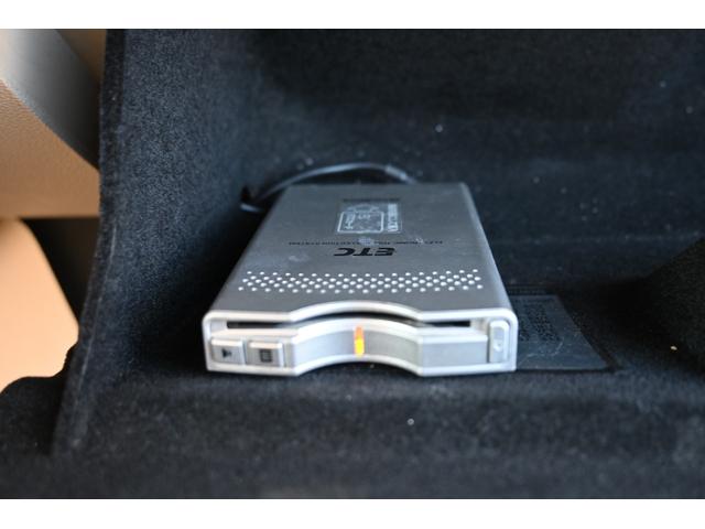 シボレーサバーバン 　ＬＴＺ　４ＷＤ　２００７ｙモデル　サンルーフ　ベージュ本革シート　フルセグＴＶナビ　純正２０インチホイール　シートヒーター＆パワーシート　バックカメラ　フリップダウンモニター　ＥＴＣ　ブルートゥース（19枚目）