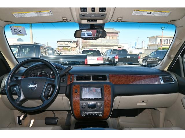 シボレーサバーバン 　ＬＴＺ　４ＷＤ　２００７ｙモデル　サンルーフ　ベージュ本革シート　フルセグＴＶナビ　純正２０インチホイール　シートヒーター＆パワーシート　バックカメラ　フリップダウンモニター　ＥＴＣ　ブルートゥース（21枚目）