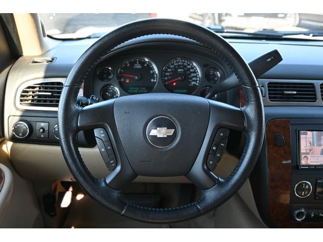 シボレーサバーバン 　ＬＴＺ　４ＷＤ　２００７ｙモデル　サンルーフ　ベージュ本革シート　フルセグＴＶナビ　純正２０インチホイール　シートヒーター＆パワーシート　バックカメラ　フリップダウンモニター　ＥＴＣ　ブルートゥース（24枚目）