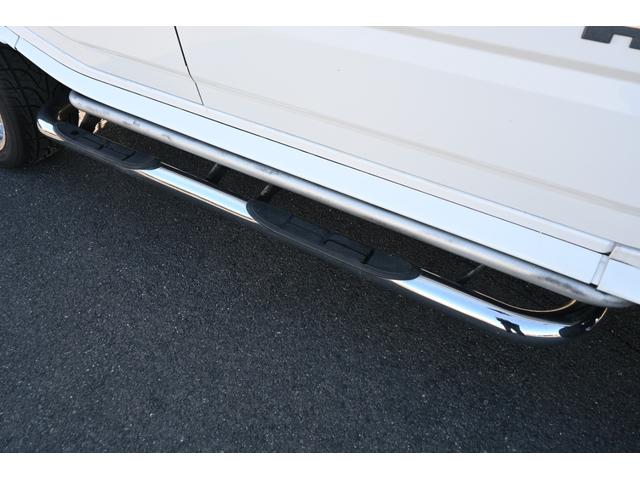 ハマーＨ２ ラグジュアリーパッケージ　２００５ｙモデル　サンルーフ　黒本革シート　シートヒーター＆パワーシート　ＬＵＸＸＸクローム２６インチホイール新品　３１５／４０Ｒ２６タイヤ新品　パナソニックフローティングナビ　フルセグＴＶ　ＥＴＣ（22枚目）