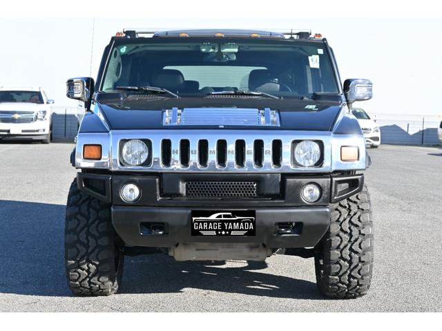 ハマーＨ２ ラグジュアリーパッケージ　２００６ｙモデル　新車並行　実走行証明書付　サンルーフ　黒本革シート　ＭＥＴＨＯＤ２０インチホイール　３５ｘ１２．５０Ｒ２０マッドタイヤ　１ナンバー車検　ＢＯＳＥサウンド　ナビＴＶ　サードシート付（4枚目）