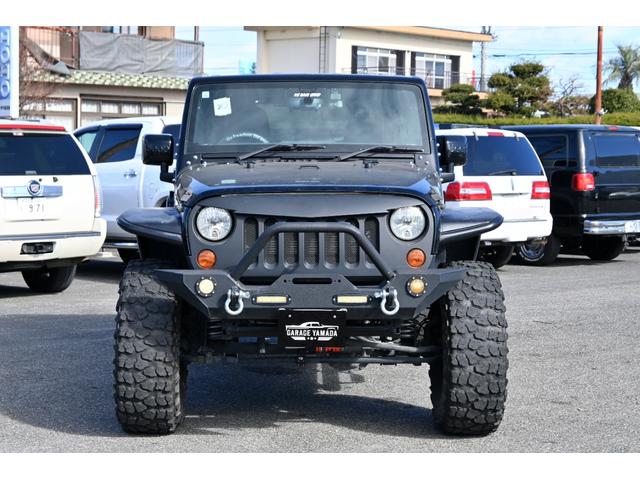 ジープ・ラングラーアンリミテッド ナビエディション　２０１７ｙモデル　社外バンパー　グリル　フラットフェンダー　ｎ－Ｆａｂサイドステップ　フルセグＴＶナビ　バックカメラ　ＥＴＣ　ＢＡＬＬＩＳＴＩＣ２０インチホイール　ヨコハマ　ジオランダーＸ－ＭＴ（4枚目）