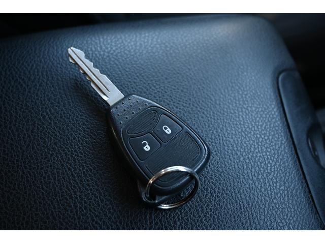 ジープ・ラングラーアンリミテッド ナビエディション　２０１７ｙモデル　社外バンパー　グリル　フラットフェンダー　ｎ－Ｆａｂサイドステップ　フルセグＴＶナビ　バックカメラ　ＥＴＣ　ＢＡＬＬＩＳＴＩＣ２０インチホイール　ヨコハマ　ジオランダーＸ－ＭＴ（32枚目）