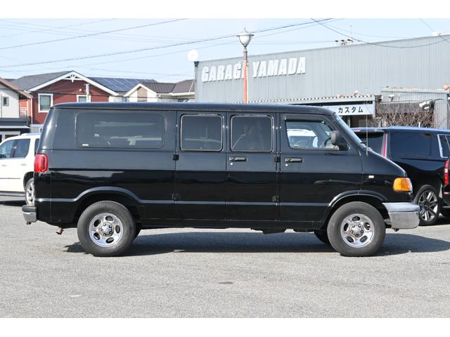 ダッジ・バン 　ミディアム　マジェスティックコンバージョン　２００３ｙ　最終モデル　実走行証明書付　オートチェック＆カーＦＡＸ付　４輪ディスクブレーキ　純正１６インチホイール　セカンドベンチ＆サードベンチシート（10枚目）