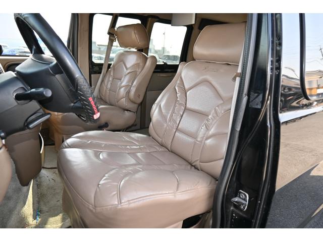 ダッジ・バン 　ミディアム　マジェスティックコンバージョン　２００３ｙ　最終モデル　実走行証明書付　オートチェック＆カーＦＡＸ付　４輪ディスクブレーキ　純正１６インチホイール　セカンドベンチ＆サードベンチシート（12枚目）