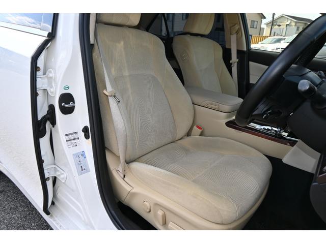 クラウンハイブリッド ロイヤルサルーン　ストラーダ１０インチフローティングナビ　フルセグＴＶ　マジェスタ純正１７インチＡＷ　デジタルインナーミラー　パワーシート＆シートヒータ　ブルーレイ　バックカメラ　ＥＴＣ　ＬＥＤヘッド　スモークフィルム（12枚目）