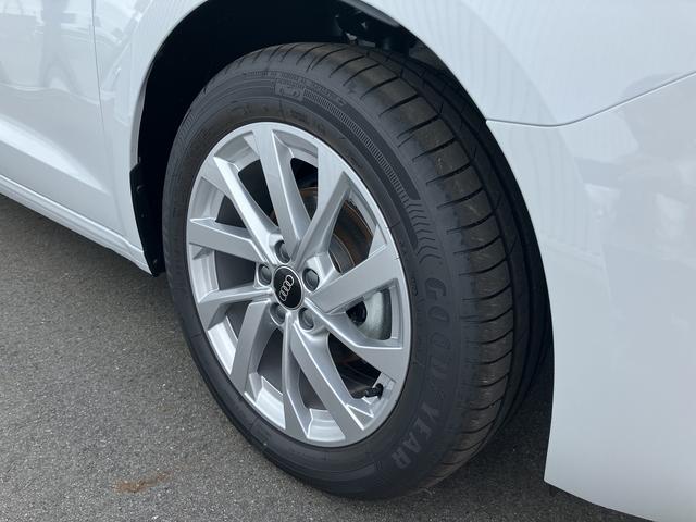 Ａ１スポーツバック ２５ＴＦＳＩ　アドバンスド　元デモカー／アダプティブクルーズ／リヤビューカメラ／サイドアシスト／ハイビームアシスト／アドバンスキー／バーチャルコックピット／コントラストルーフ／スマートフォンインターフェイス／禁煙車（13枚目）