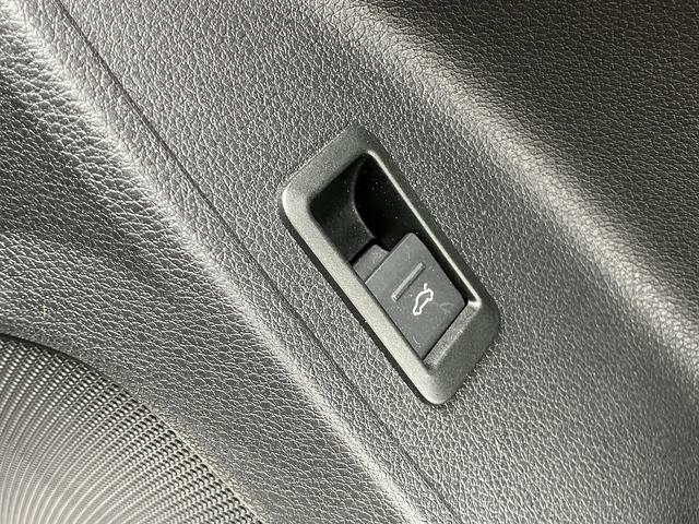 Q3スポーツバック 35TFSI Sライン ワンオーナー/アダプティブクルーズ/サラウンドビューカメラ/レーンアシスト/リヤトラフィックアシスト/バーチャルコックピット/オートマチックテールゲート/アルミホイール20Vスポーク19インチ/禁煙車(43枚目)