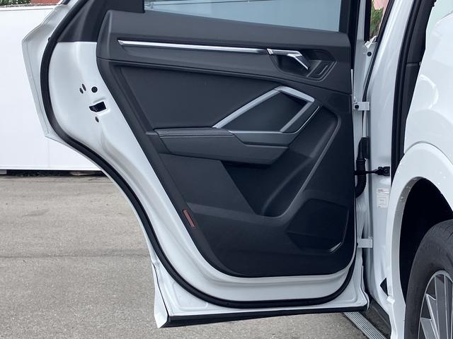 Q3スポーツバック 35TFSI Sライン ワンオーナー/アダプティブクルーズ/サラウンドビューカメラ/レーンアシスト/リヤトラフィックアシスト/バーチャルコックピット/オートマチックテールゲート/アルミホイール20Vスポーク19インチ/禁煙車(62枚目)