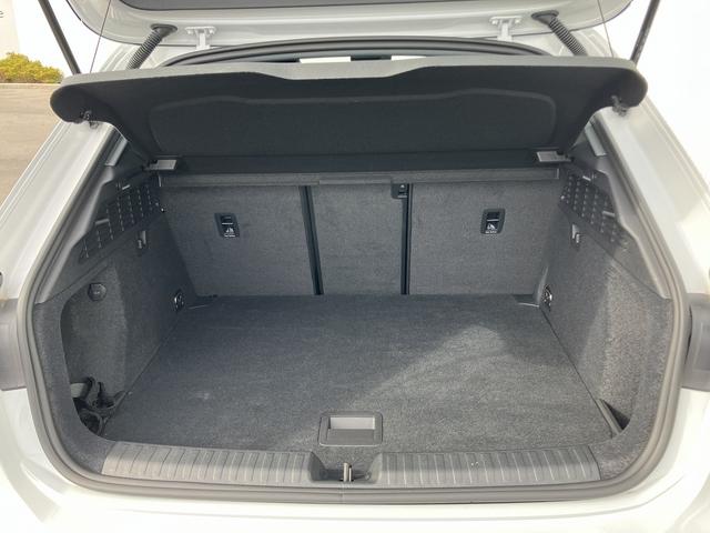 Ａ３ スポーツバック３０ＴＦＳＩアドバンスド　ワンオーナー／禁煙車／ＴＶチューナー／リヤビューカメラ／レーンアシスト／パーシャルレザー／フロントシート電動調節機能／マルチカラアンビエントライト／スマートフォンインターフェイス／マイルドハイブリッド（50枚目）