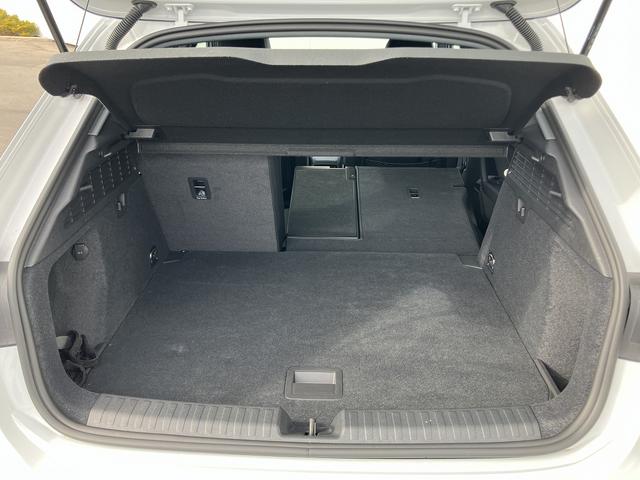 Ａ３ スポーツバック３０ＴＦＳＩアドバンスド　ワンオーナー／禁煙車／ＴＶチューナー／リヤビューカメラ／レーンアシスト／パーシャルレザー／フロントシート電動調節機能／マルチカラアンビエントライト／スマートフォンインターフェイス／マイルドハイブリッド（51枚目）