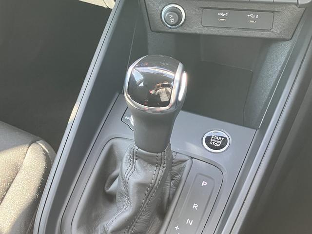 正規ディーラーのテクニシャンは、全員がさまざまなテクニカルトレーニングを習得。ドイツ本国のＡＵＤＩ　ＡＧが認定する資格を有するテクニシャンが納車前の点検を実施します。