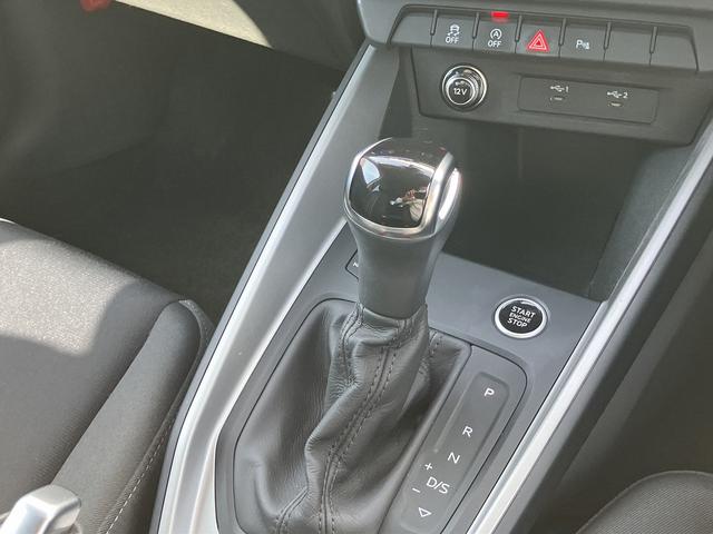 Ａ１スポーツバック ２５ＴＦＳＩ　アドバンスド　禁煙車／アドバンスドキー／リヤビューカメラ／パークアシスト／シートヒーター（フロント）／アダプティブクルーズ／リヤビューカメラ／ＭＭＩナビゲーションシステム／ＬＥＤヘッドライト／コントラストルーフ（22枚目）