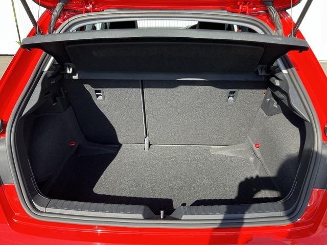 Ａ１スポーツバック ２５ＴＦＳＩ　アドバンスド　禁煙車／アドバンスドキー／リヤビューカメラ／パークアシスト／シートヒーター（フロント）／アダプティブクルーズ／リヤビューカメラ／ＭＭＩナビゲーションシステム／ＬＥＤヘッドライト／コントラストルーフ（39枚目）