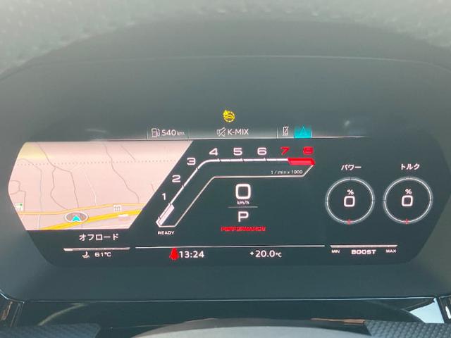 正規ディーラーのテクニシャンは、全員がさまざまなテクニカルトレーニングを習得。ドイツ本国のＡＵＤＩ　ＡＧが認定する資格を有するテクニシャンが納車前の点検を実施します。