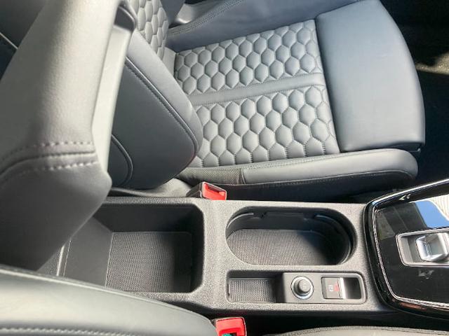 メンテナンスサービスを有償にてさらに２年延長する「Ａｕｄｉ　Ｆｒｅｅｗａｙ　Ｐｌｕｓ．」と「Ａｕｄｉ　Ｆｒｅｅｗａｙ　Ｐｌｕｓ．　Ｌｉｇｈｔ」をご用意しています。