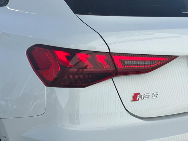 Ａｕｄｉ正規ディーラーが高品質をお約束。高度な訓練と教育を受けたＡｕｄｉ選任メカニックが、１００項目に及ぶ精密な点検を実施します。全てをクリアしたＡｕｄｉ車だけがあなたのお手元に。