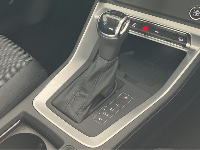 Q3 35TFSIアドバンスド デモアップ 禁煙車 コンビニエンス&アシスタンスパッケージ スマートフォンインターフェイス マルチファンクション パドルシフト ワイヤレスチャージング アシスタンスパッケージ(31枚目)